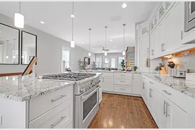 402 W 28th Street, Houston, TX 77008 - Photo 2