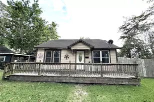 507 N Orange St, Sweeny, TX 77480 - Photo 1