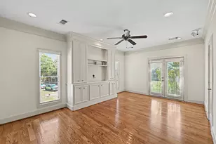 2410 Mimosa Dr, Houston, TX 77019 - Photo 16