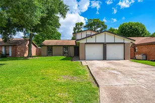 2402 21st Ave N, Texas City, TX 77590 - Photo 2