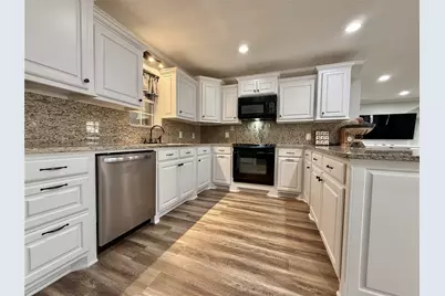 570 Moreland Street, Vidor, TX 77662 - Photo 8