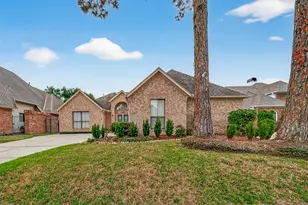 2043 Park Grand Rd, Houston, TX 77062 - Photo 2
