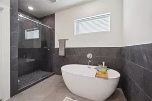 6340 Paddington Bnd Dr, Houston, TX 77008 - Photo 16