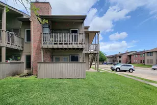 418 Garland Dr, Lake Jackson, TX 77566 - Photo 1