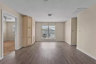 984 Bonita St, Bayou Vista, TX 77563 - Photo 16