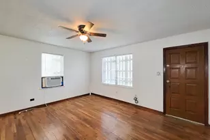 409 N Parrish St, Angleton, TX 77515 - Photo 4
