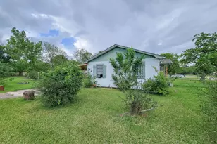 409 N Parrish St, Angleton, TX 77515 - Photo 26