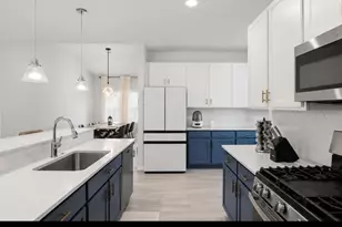 8002 Brooks Crossing Dr, Baytown, TX 77521 - Photo 10