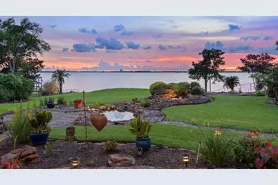 422 S Burnett Drive, Baytown, TX 77520 - Photo 2