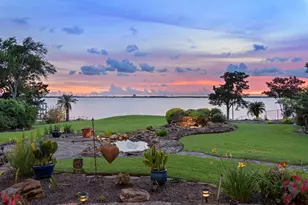 422 S Burnett Dr, Baytown, TX 77520 - Photo 2