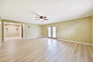 807 Temple Dr, Hitchcock, TX 77563 - Photo 8