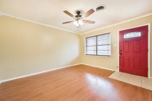 807 Temple Dr, Hitchcock, TX 77563 - Photo 4