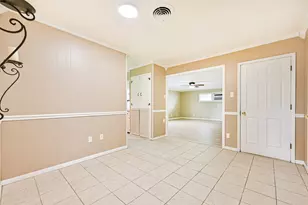 807 Temple Dr, Hitchcock, TX 77563 - Photo 10