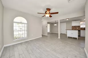 11915 Binghampton Dr, Houston, TX 77089 - Photo 8