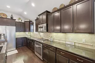 24522 Emerald Pool Falls Dr, Tomball, TX 77375 - Photo 10