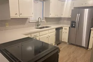 102 Mulberry St, Lake Jackson, TX 77566 - Photo 2