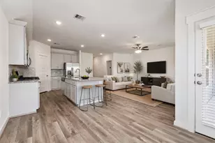 3111 W Frontier Ln, Pinehurst, TX 77362 - Photo 2