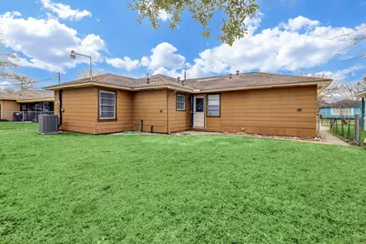 2100 Ontario Street, Baytown, TX 77520 - Photo 10