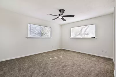 425 E Castle Harbour Drive, Friendswood, TX 77546 - Photo 14