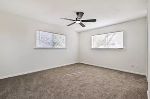 425 E Castle Harbour Dr, Friendswood, TX 77546 - Photo 14