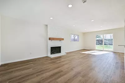 425 E Castle Harbour Drive, Friendswood, TX 77546 - Photo 4