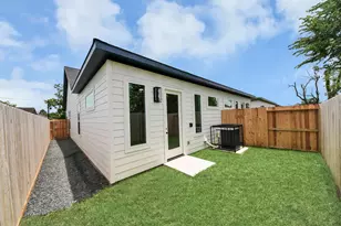 7906 Gladstone St, Houston, TX 77051 - Photo 4