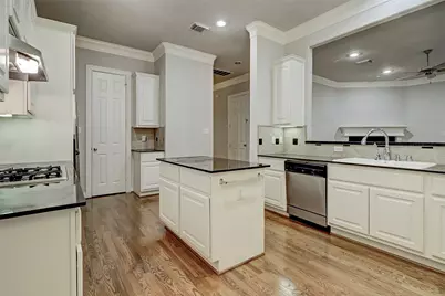 1302 W Park At Shady Villa, Houston, TX 77055 - Photo 4