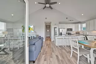 4207 Navarro Dr, Galveston, TX 77554 - Photo 1