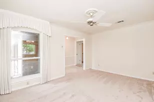 2747 Durban Dr, Houston, TX 77043 - Photo 6