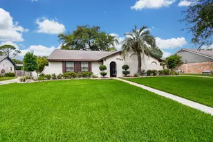 2747 Durban Dr, Houston, TX 77043 - Photo 2