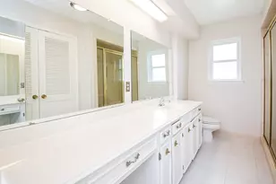 2747 Durban Dr, Houston, TX 77043 - Photo 14