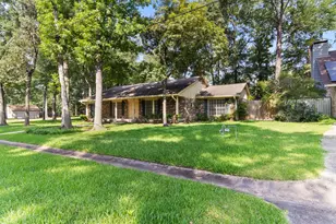 41 Greentree Ln, Conroe, TX 77304 - Photo 2