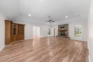 41 Greentree Ln, Conroe, TX 77304 - Photo 4