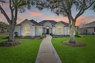 1814 Sandy Lake Dr, Friendswood, TX 77546 - Photo 2