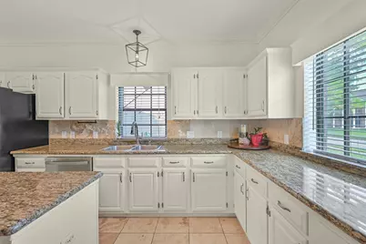 1501 W Castlewood Avenue, Friendswood, TX 77546 - Photo 18