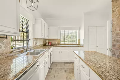 1501 W Castlewood Avenue, Friendswood, TX 77546 - Photo 14