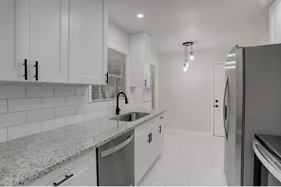 1009 15th Avenue N, Texas City, TX 77590 - Photo 2