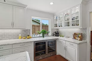 18319 Hereford Ln, Houston, TX 77058 - Photo 2