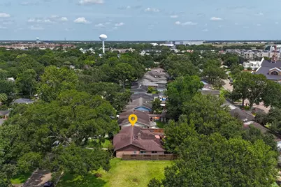 18319 Hereford Lane, Houston, TX 77058 - Photo 32