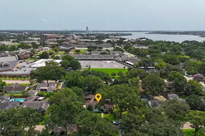 18319 Hereford Lane, Houston, TX 77058 - Photo 32