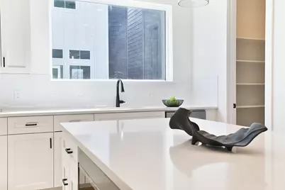 1018 W 15th 1/2 Street #B, Houston, TX 77008 - Photo 14