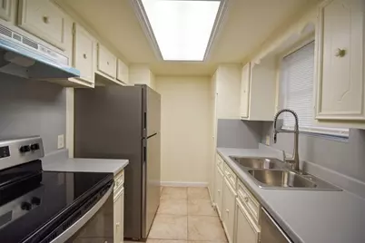 427 Sunset Drive #7, Dickinson, TX 77539 - Photo 4