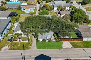2614 59th St, Galveston, TX 77551 - Photo 28