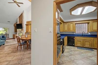 50 Waters Edge Street, Conroe, TX 77356 - Photo 8