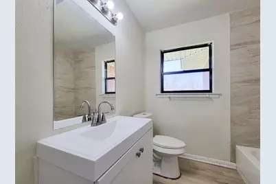133 S Yaupon Street, Lake Jackson, TX 77566 - Photo 4