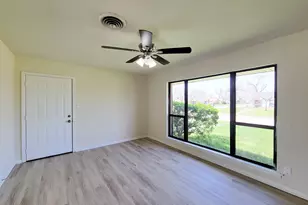 133 S Yaupon St, Lake Jackson, TX 77566 - Photo 6