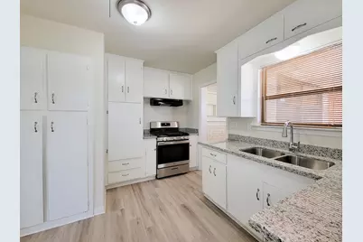 133 S Yaupon Street, Lake Jackson, TX 77566 - Photo 30