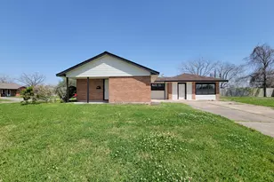 133 S Yaupon St, Lake Jackson, TX 77566 - Photo 2