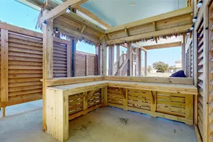 957 Alberdie Dr, Crystal Beach, TX 77650 - Photo 4