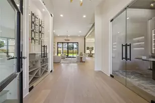 539 W 34th St, Houston, TX 77018 - Photo 2